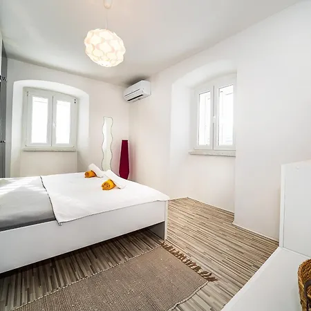 Rosanna By The * Baška